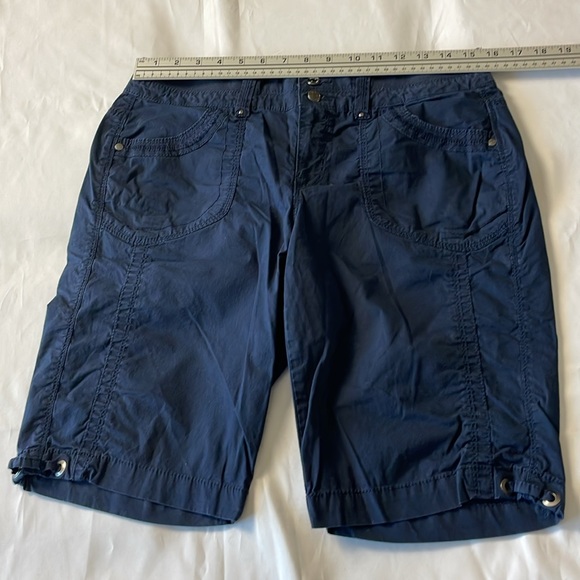 Women’s size 6 navy blue Gloria Vanderbilt Chino shorts - Picture 6 of 9